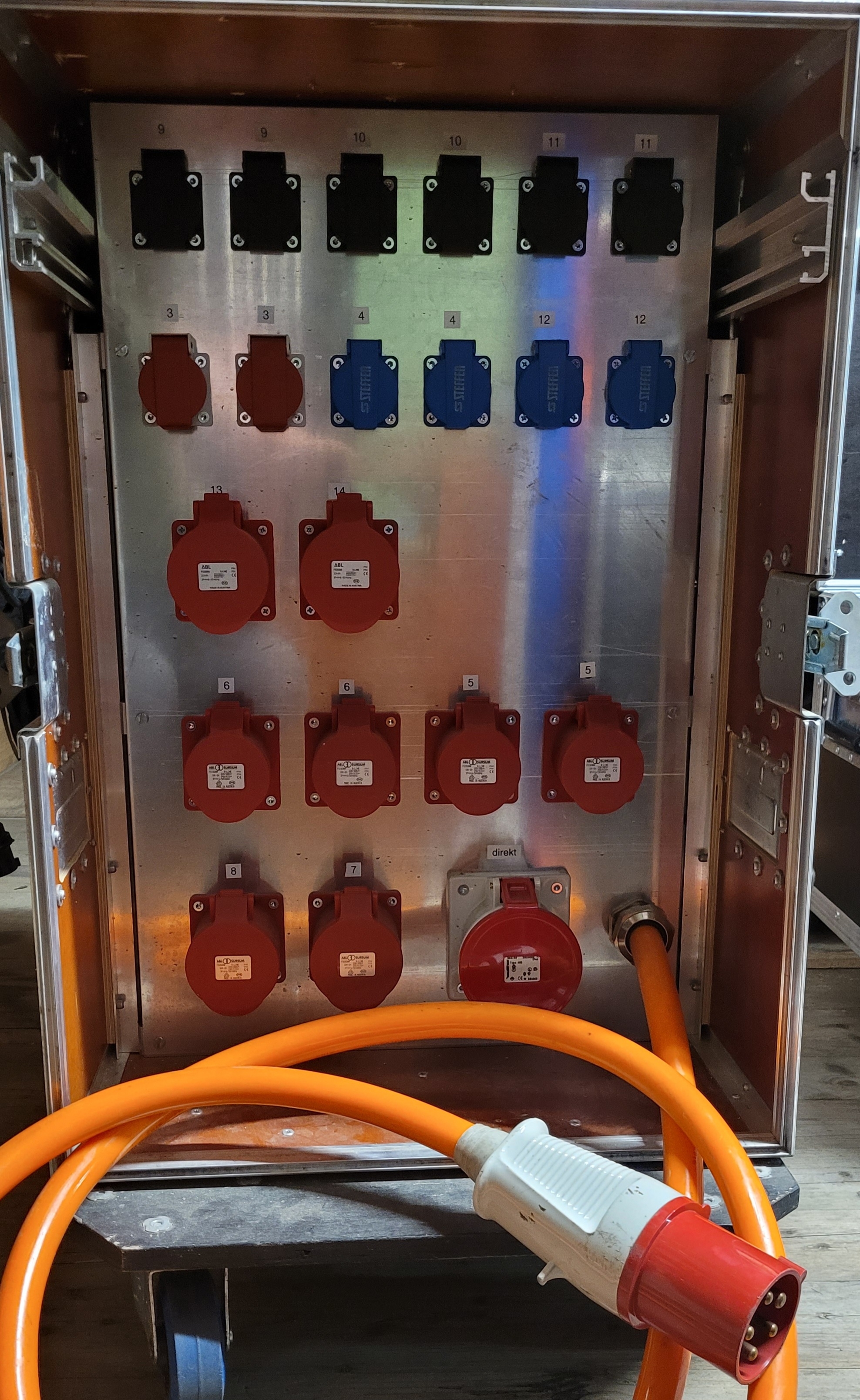 Stromverteiler, Case, In CEE63, Out 6x T13, 4x T23, 2x T25, 4x CEE16, 4x CEE32, 1x CEE63