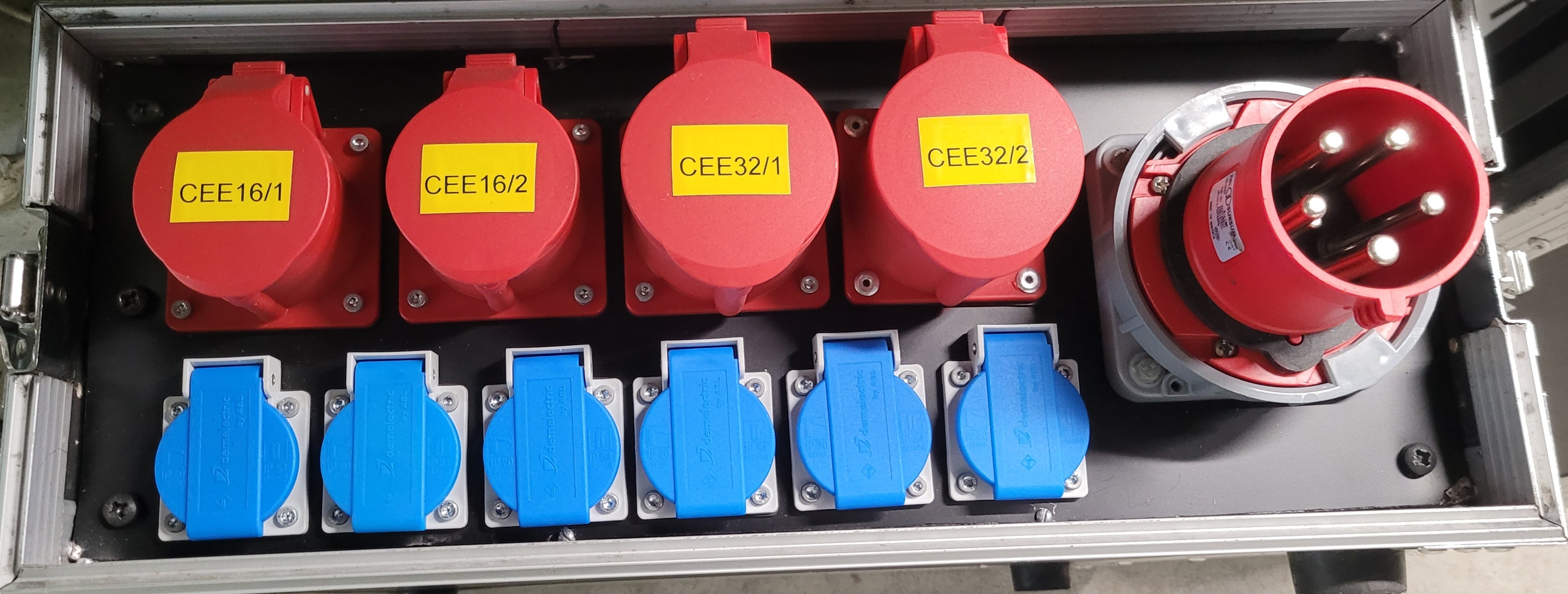 Stromverteiler, Case, In CEE63, Out 6x T13, 2x CEE16,  2x CEE32 (1x FI 30mA, 2x LS32A 3p, 2x LS16A 3p, 6x LS10A 1p)